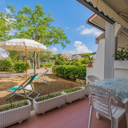 Residence Baia Delle Grazie Casa Morcone Екстериор снимка