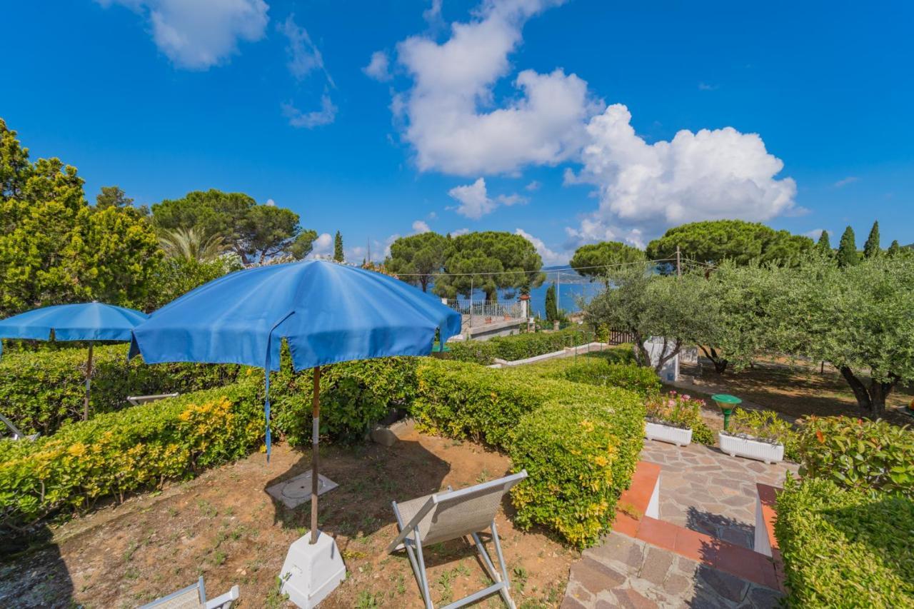 Residence Baia Delle Grazie Casa Morcone Екстериор снимка