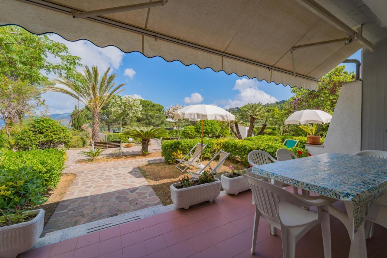 Residence Baia Delle Grazie Casa Morcone Екстериор снимка