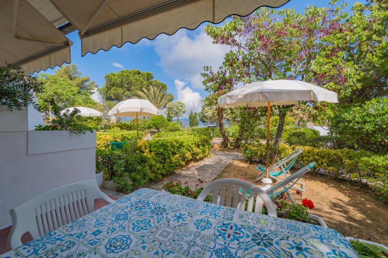 Residence Baia Delle Grazie Casa Morcone Екстериор снимка