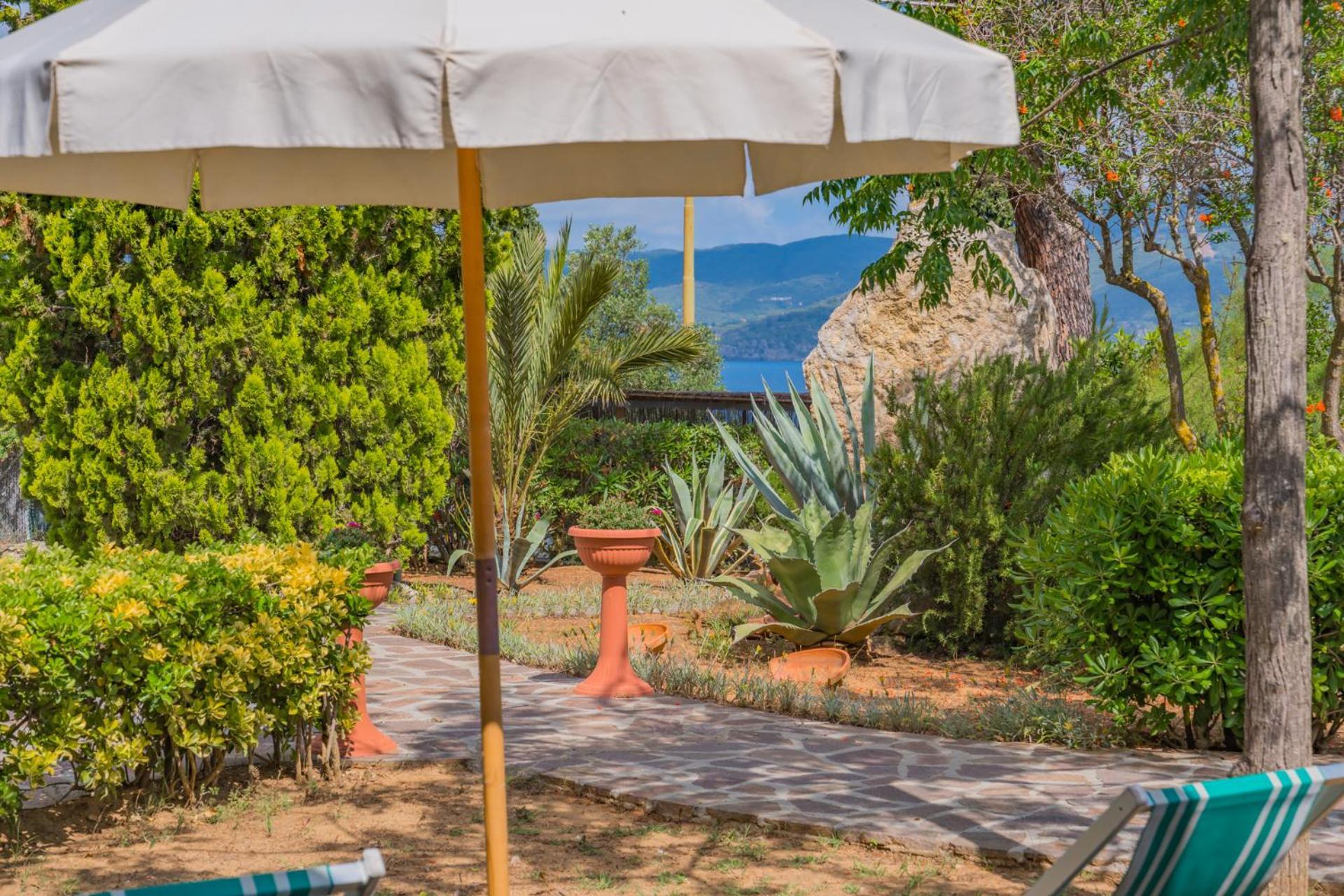 Residence Baia Delle Grazie Casa Morcone Екстериор снимка