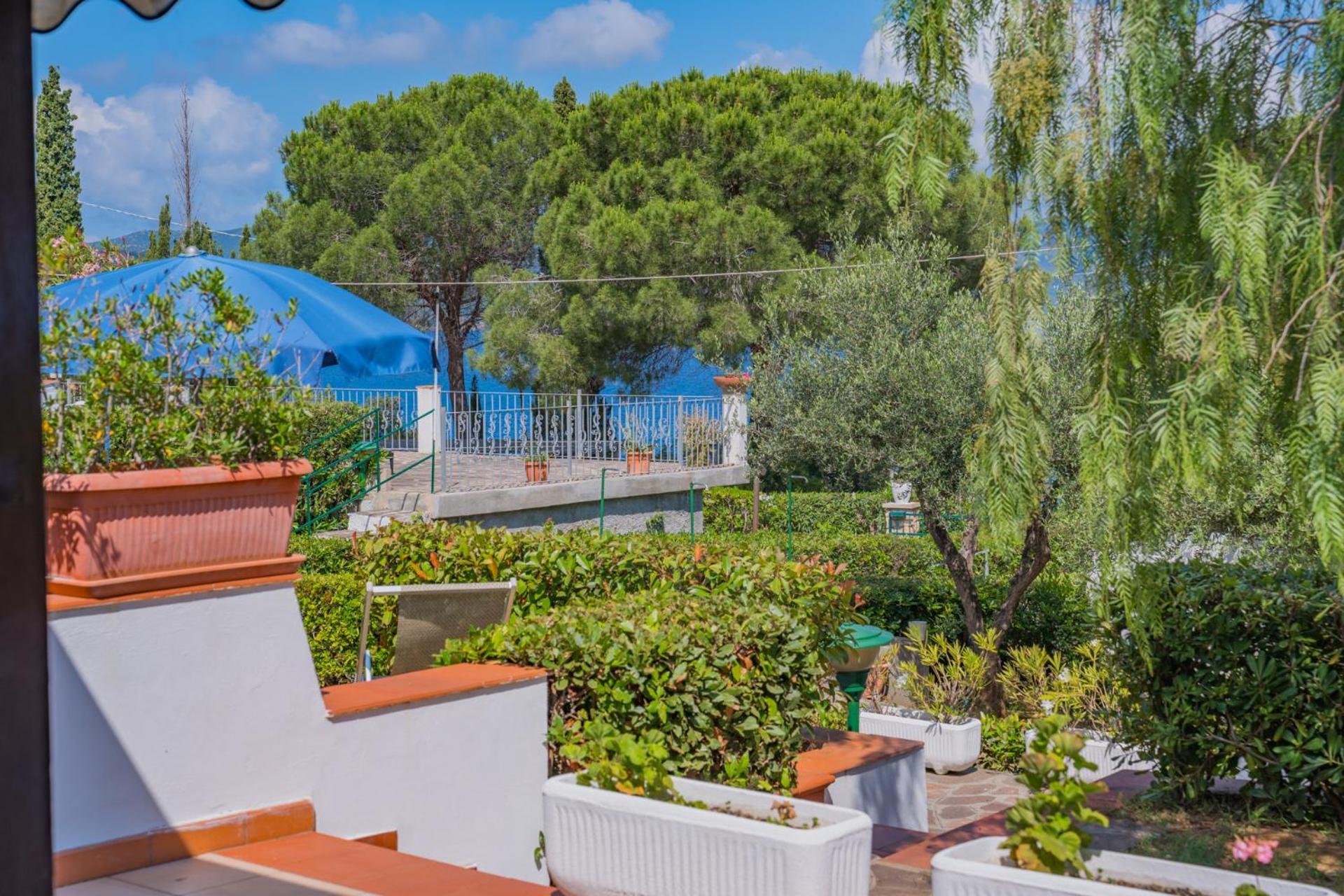 Residence Baia Delle Grazie Casa Morcone Екстериор снимка